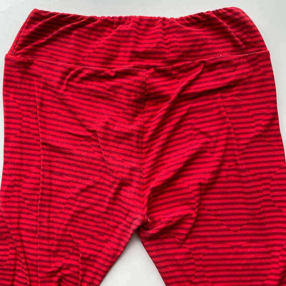Lula roe valentines heart striped leggings one size. - Picture 6 of 6